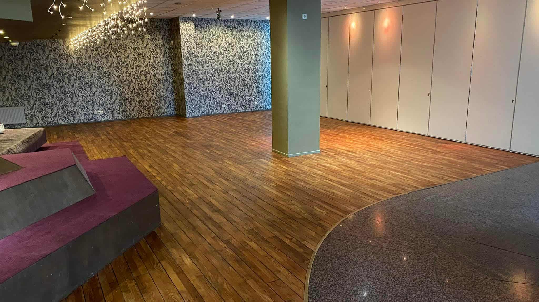 Atlantise maja saali parketi lihvimine ja viimistlemine