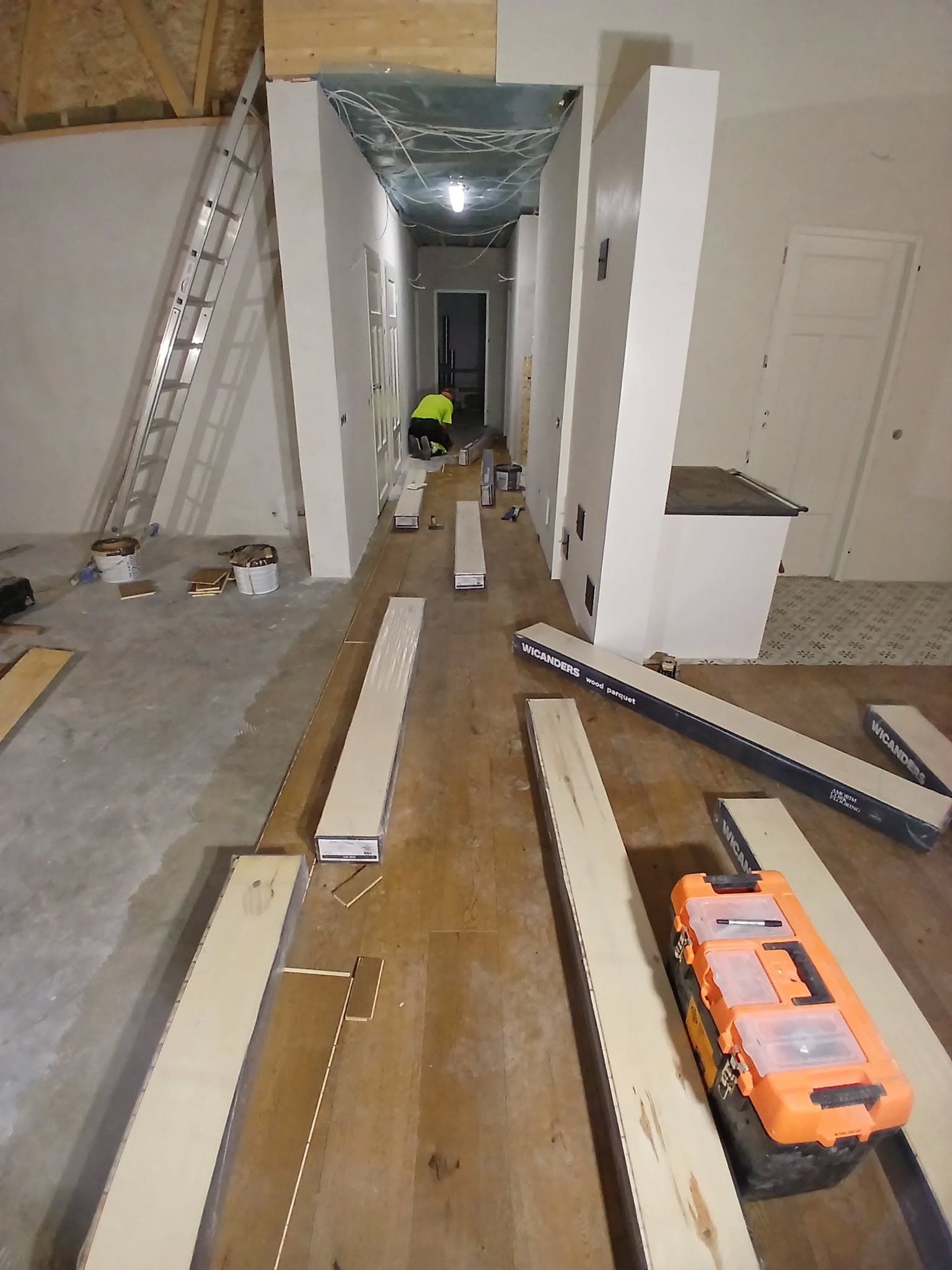 Tammeparketi paigaldamine betoonile liimiga