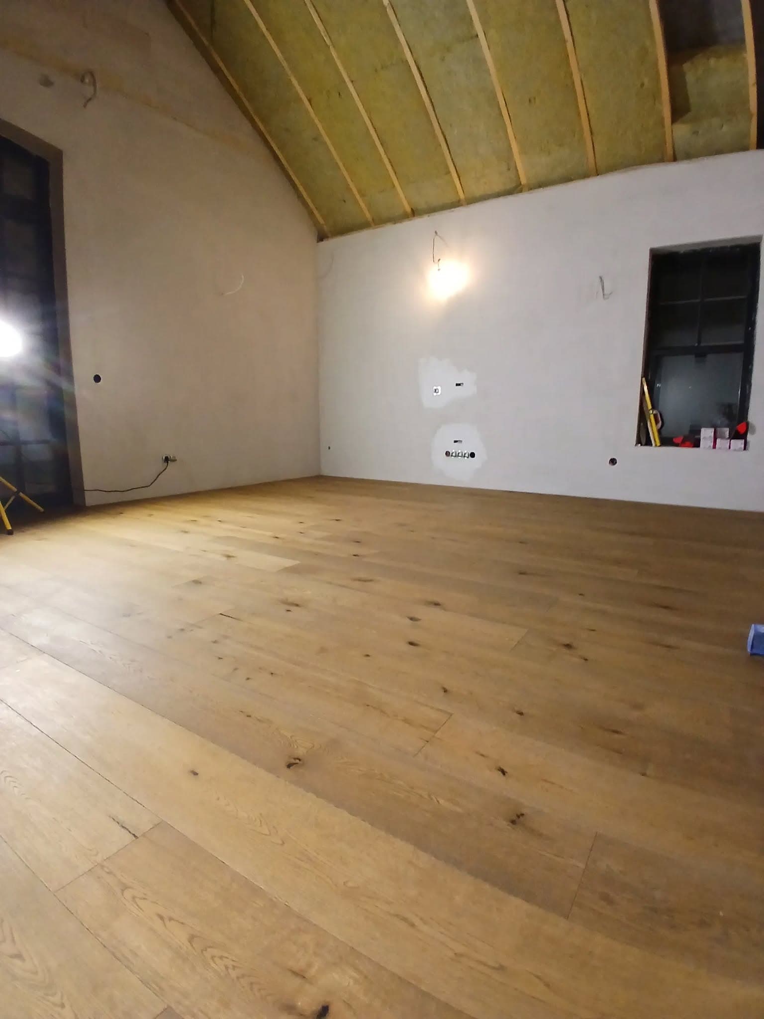 Tammeparketi paigaldamine betoonile liimiga